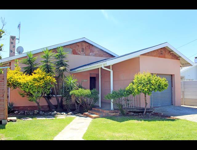 3 BEDROOM HOUSE FOR SALE IN STRAND CENTRAL